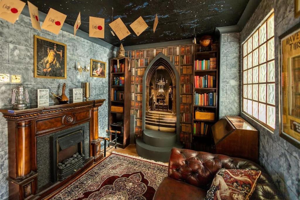 Hogwarts Hideaway Themed Property Watford (Hertfordshire) Exterior foto