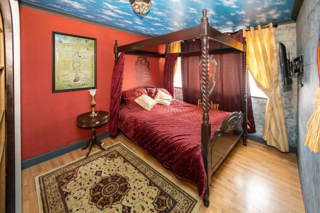 Hogwarts Hideaway Themed Property Watford (Hertfordshire) Exterior foto