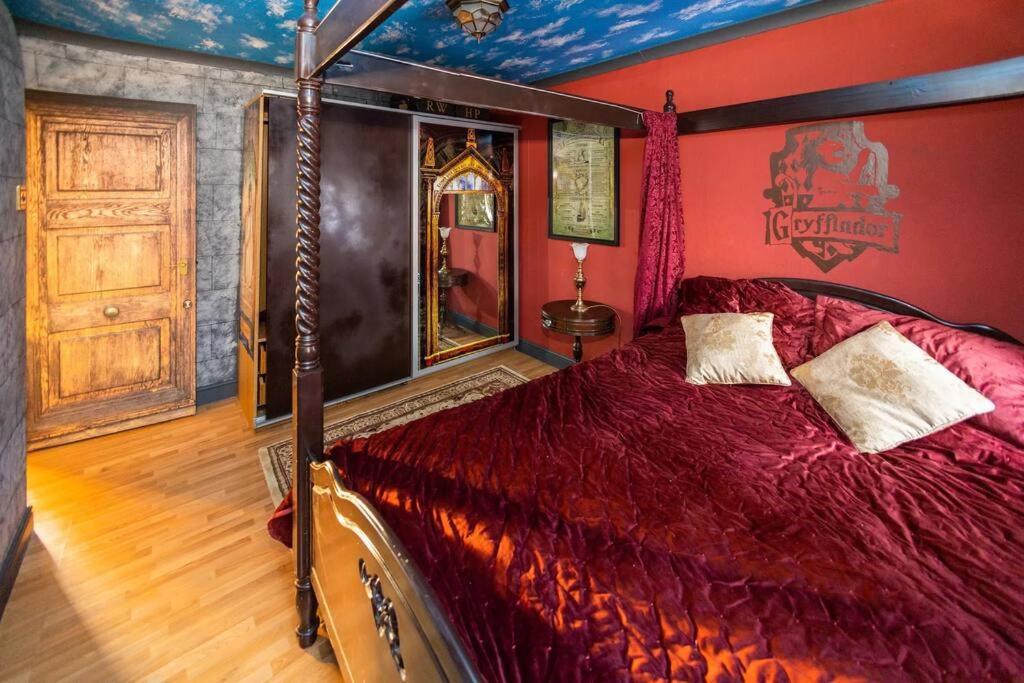 Hogwarts Hideaway Themed Property Watford (Hertfordshire) Exterior foto