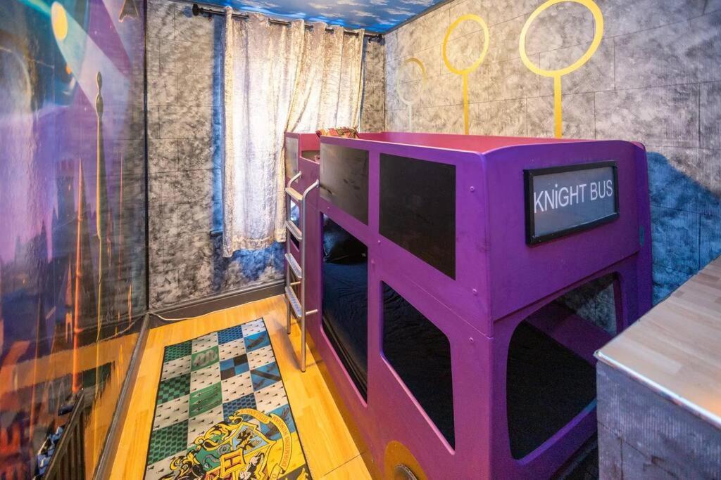 Hogwarts Hideaway Themed Property Watford (Hertfordshire) Exterior foto