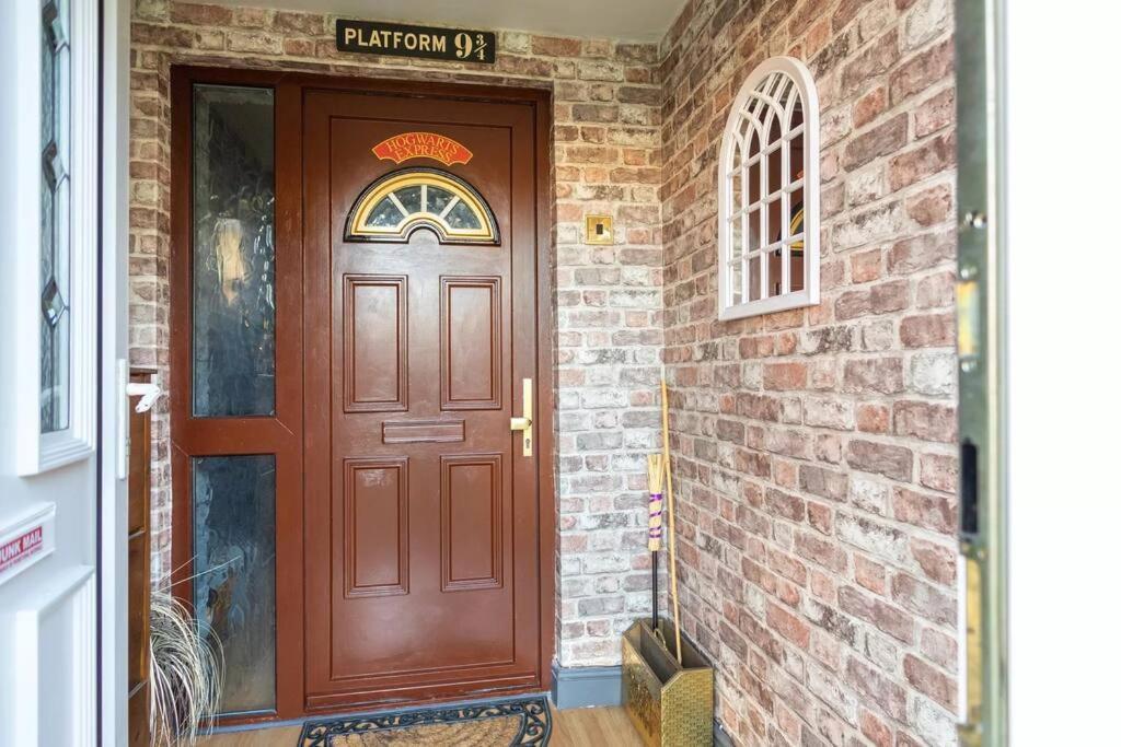 Hogwarts Hideaway Themed Property Watford (Hertfordshire) Exterior foto