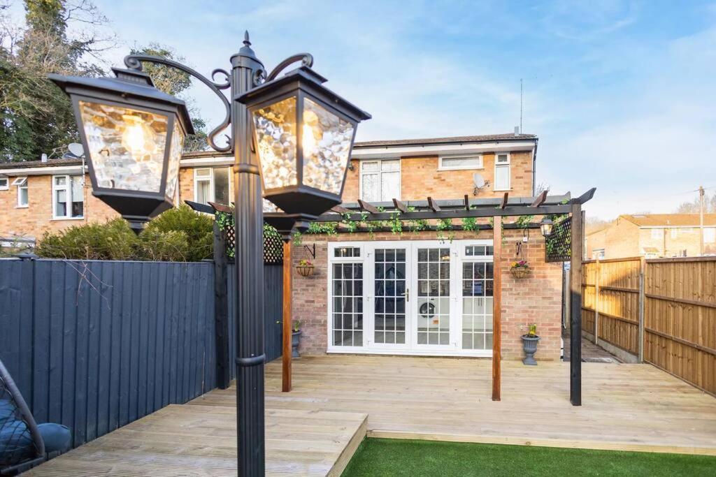 Hogwarts Hideaway Themed Property Watford (Hertfordshire) Exterior foto