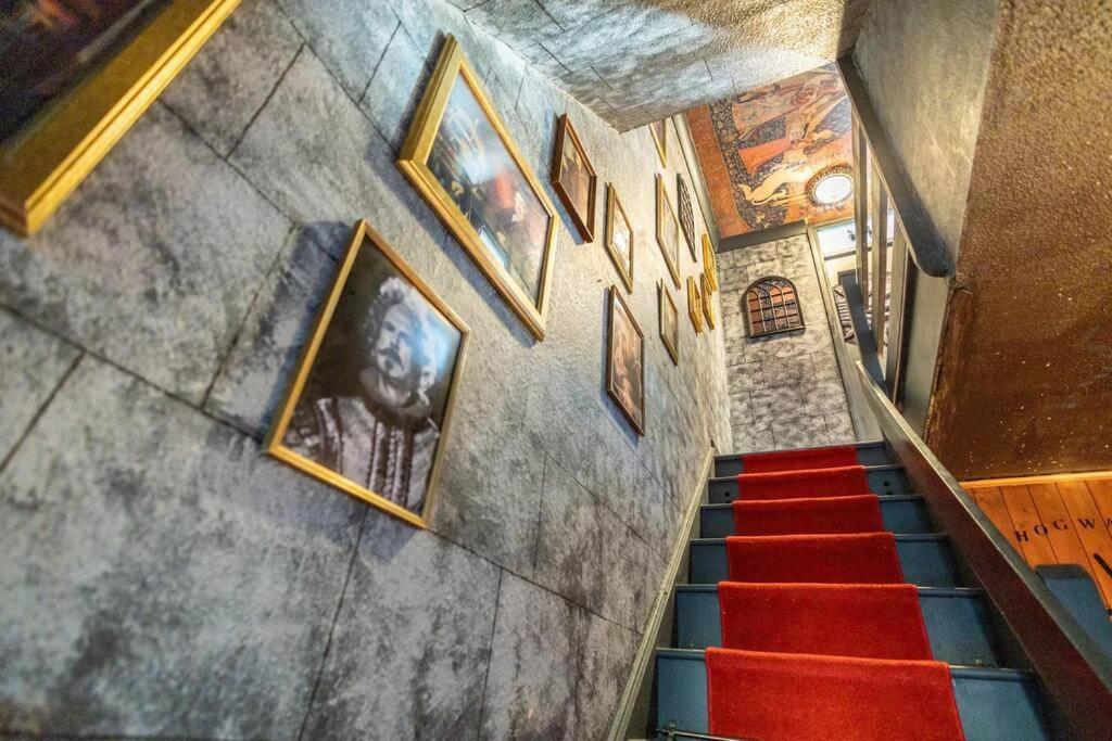 Hogwarts Hideaway Themed Property Watford (Hertfordshire) Exterior foto