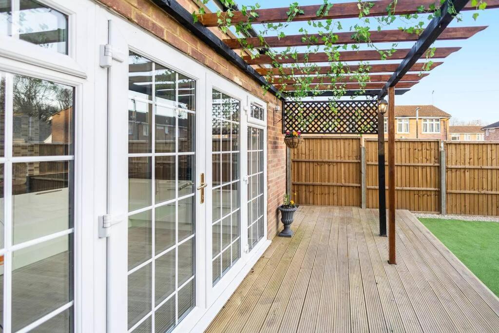 Hogwarts Hideaway Themed Property Watford (Hertfordshire) Exterior foto