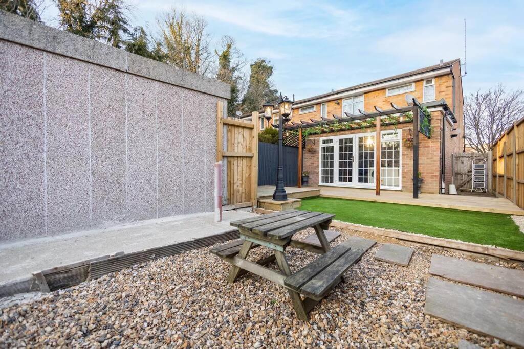 Hogwarts Hideaway Themed Property Watford (Hertfordshire) Exterior foto