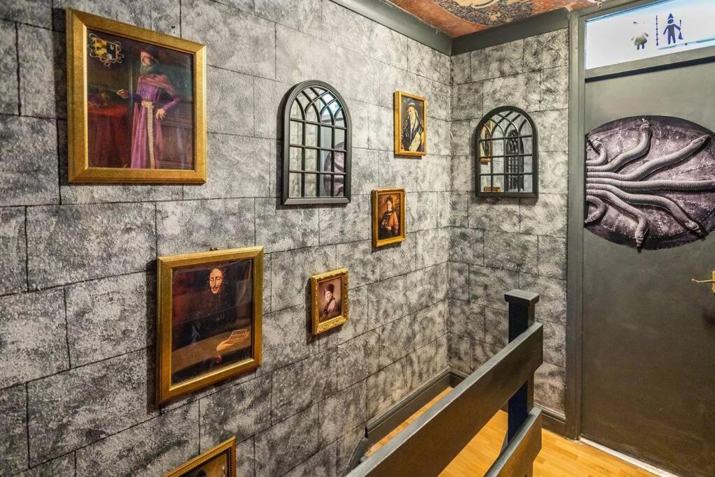 Hogwarts Hideaway Themed Property Watford (Hertfordshire) Exterior foto