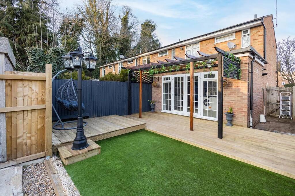 Hogwarts Hideaway Themed Property Watford (Hertfordshire) Exterior foto